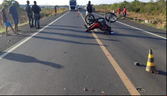 Motociclista morre após colidir com carro em Demerval Lobão.