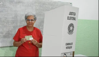 Governadora Regina Sousa em votação.