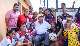 Prefeito Dr. Pessoa inaugura arena esportiva no residencial Parque Eliane.