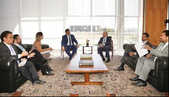 Rafael Fonteles em reunião sobre viagens a China e EUA em busca de investimentos