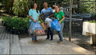 Servidores de Teresina transformam plástico em mudas plantas