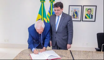 Rafael Fonteles transmite cargo para Themístocles Filho e embarca em viagem a Portugal