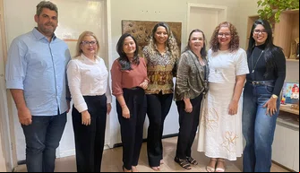 Eliane Nogueira visitando a Semcaspi