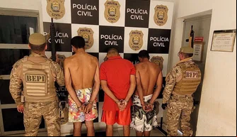 Polícia Civil do Piauí realizando a prisão dos três suspeitos