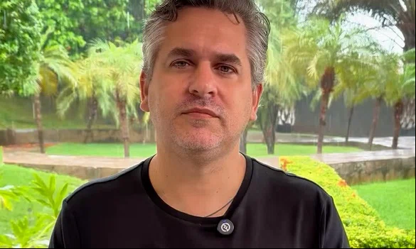 Prefeito de Picos contrata empresa de Araujinho por R$ 3,3 milhões sem licitação