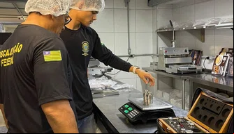 Equipes do Imepi e Procon durante fiscalização
