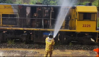 Locomotiva é atingida por incêndio em Teresina