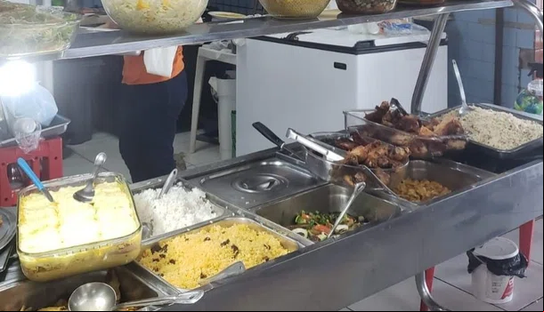 1Praça de alimentação do shopping da cidade